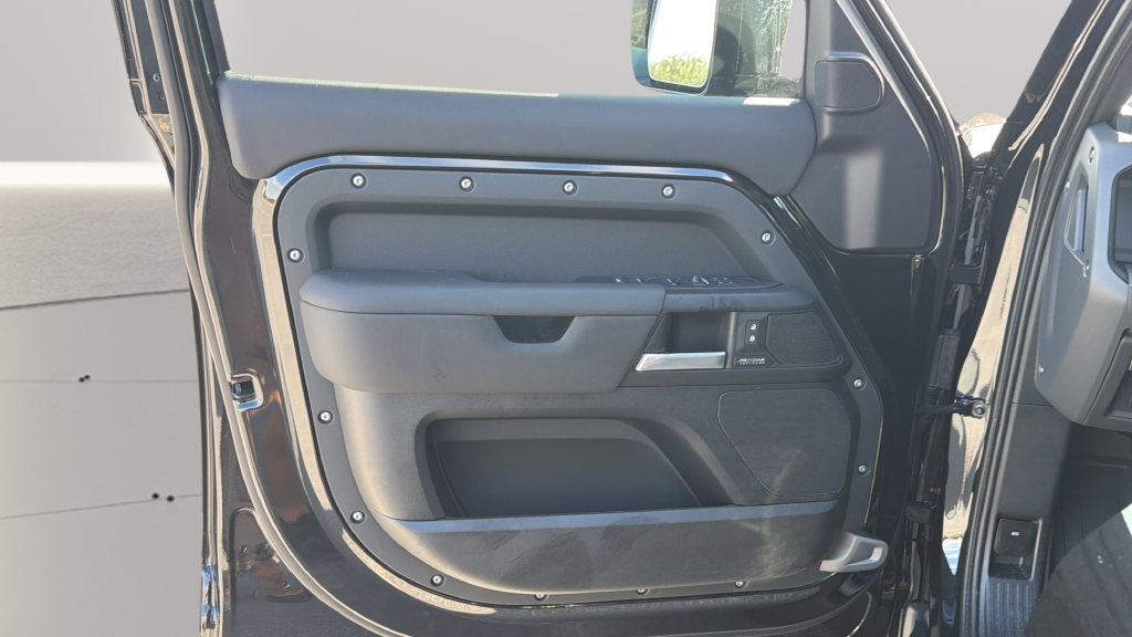 New 2026 Santorini Black Land Rover X-Dynamic SE image 20