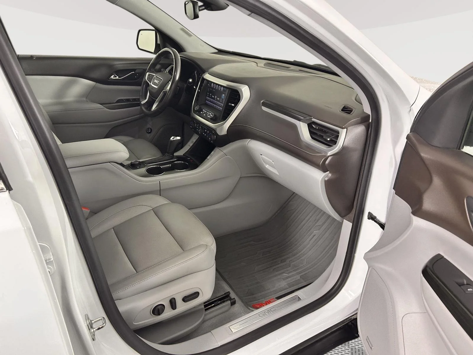 Used 2018 Summit White GMC SLT image 16
