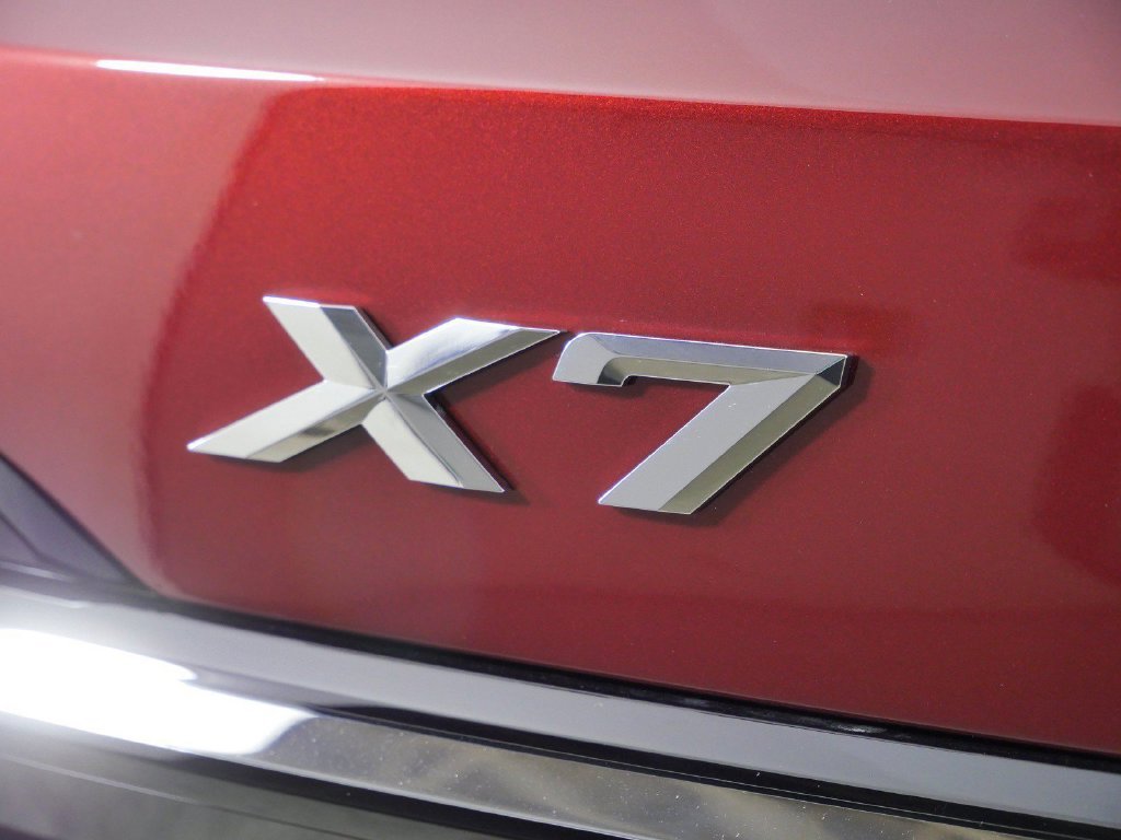 Used 2027 Red BMW xDrive40i image 14
