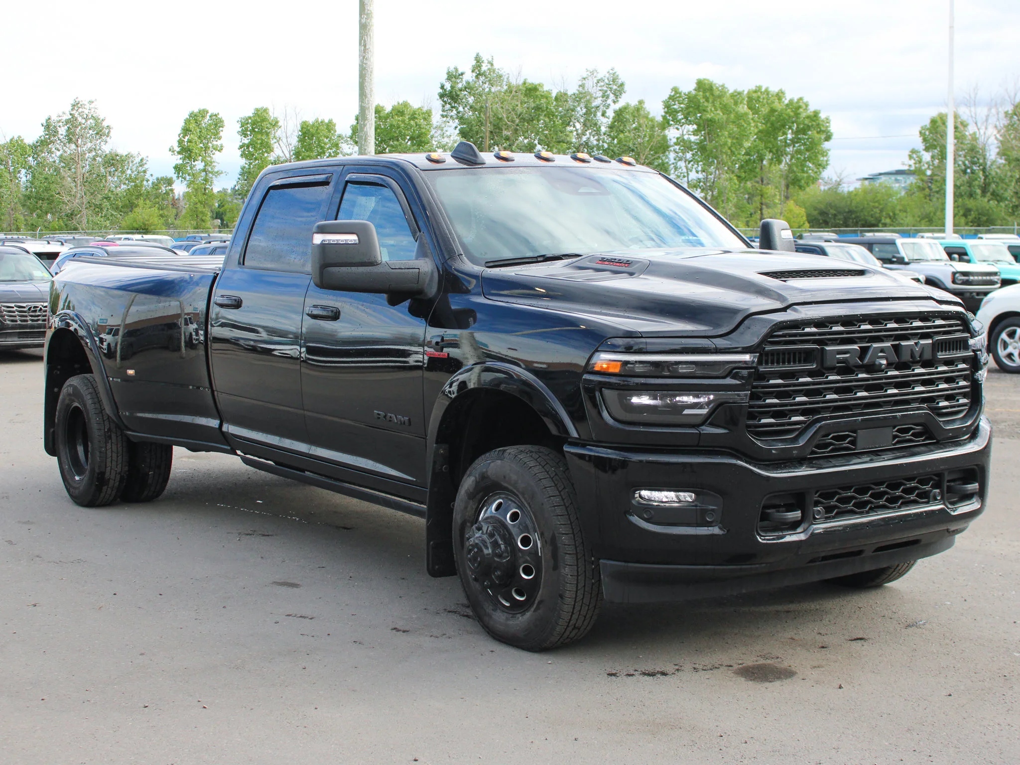 Certified Used 2025 Black RAM Limited* | Crew Cab | Cummins Diesel | Night Edition | 5th Wheel & Gooseneck | Apple CarPlay image 8