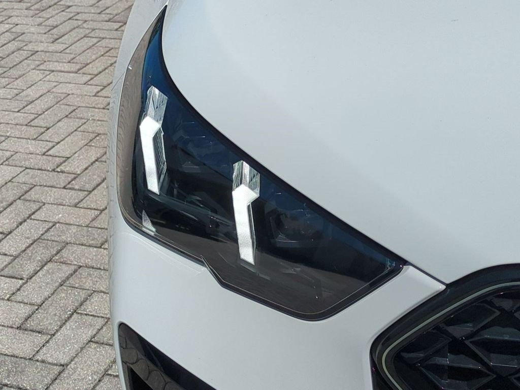 New 2026 Alpine White BMW xDrive28i image 10