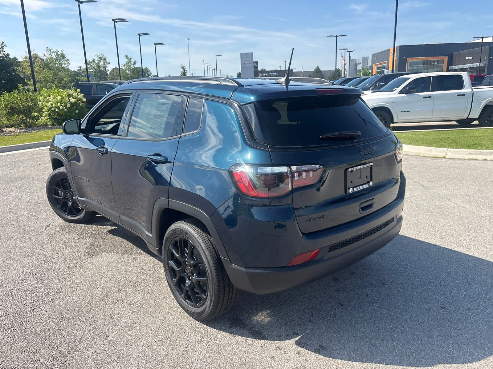 New 2026 Fathom Blue Pearl Coat Jeep Latitude Altitude image 8