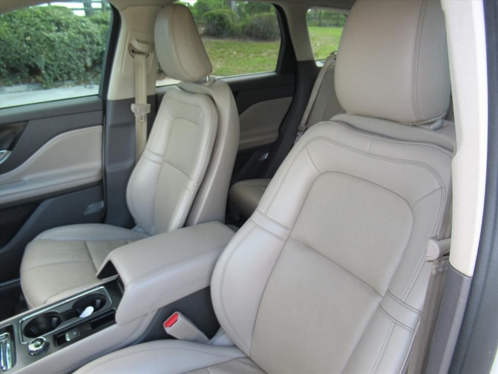 Used 2022 White Lincoln Standard image 17