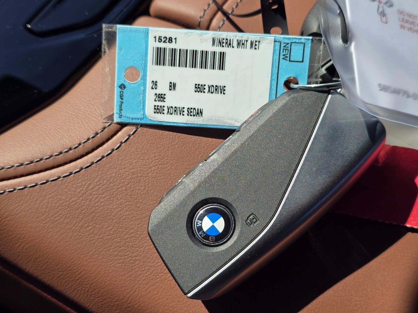2026 BMW 5 Series 550e - Photo 31