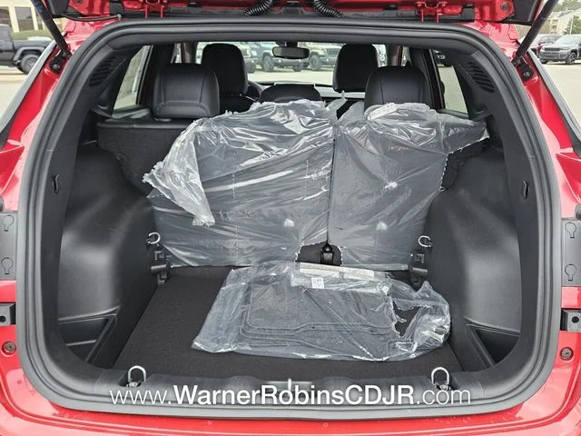 New 2026 Red Hot Pearl-Coat Exterior Paint Jeep Latitude image 12