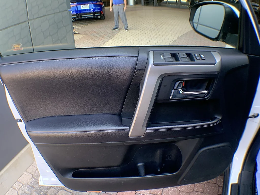 Used 2016 Super White Toyota SR5 image 13