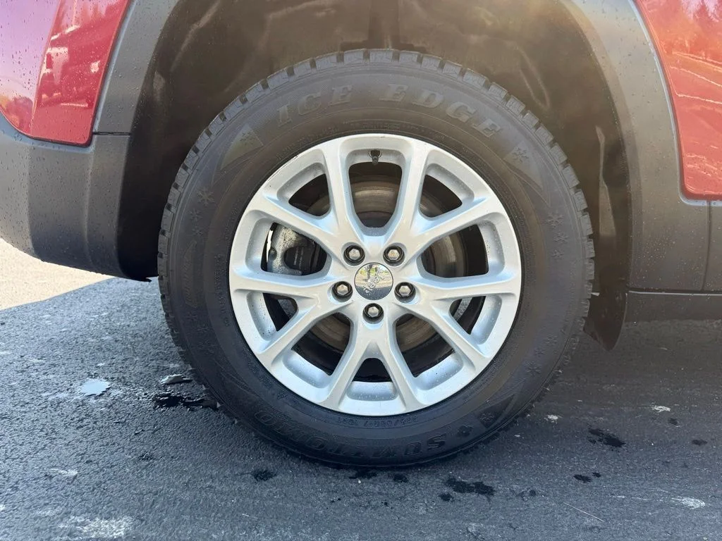 Used 2017 Red Jeep Latitude image 45