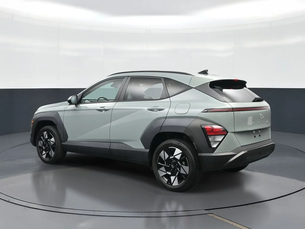 Certified Used 2024 Green Hyundai SEL image 3