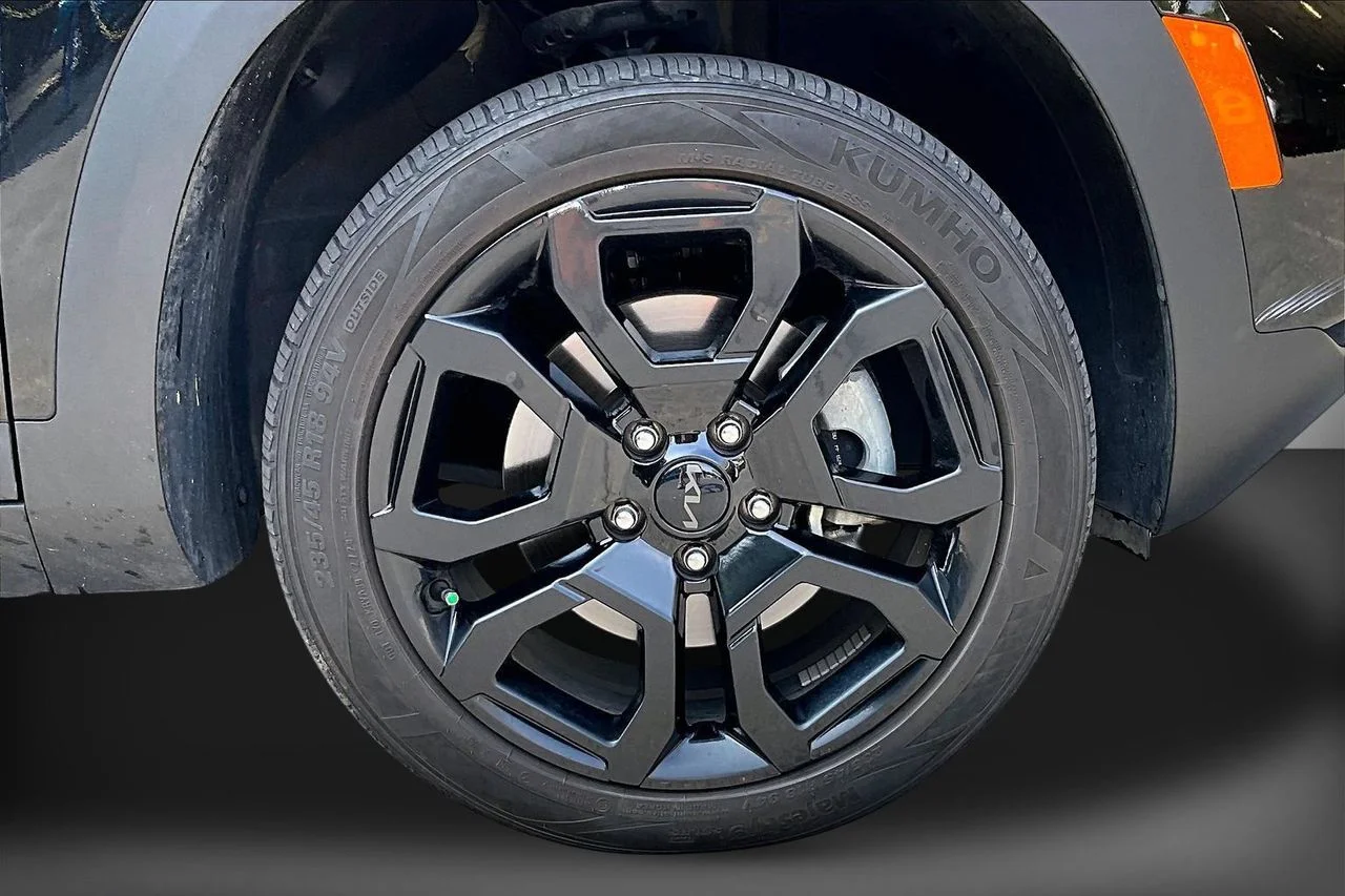 Certified Used 2025 Black Kia X-Line image 33