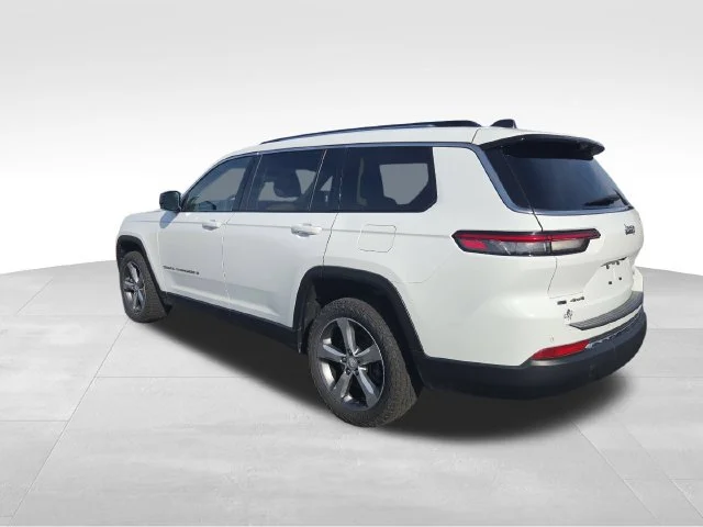 Used 2021 White Jeep Limited 4x4 image 3