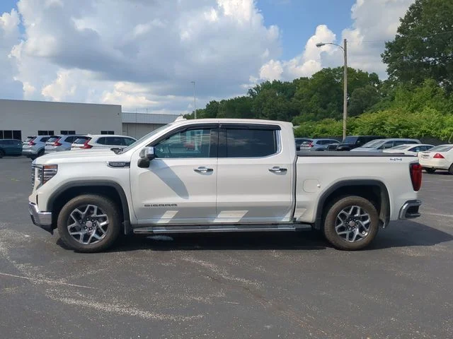 Used 2022 White Frost GMC SLT image 10