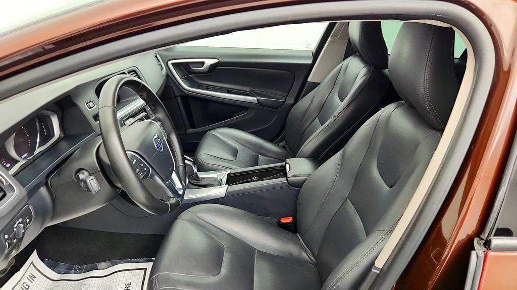 Used 2018 Rich Java Metallic Volvo T5 AWD w/ Convenience & BLIS Packages image 20