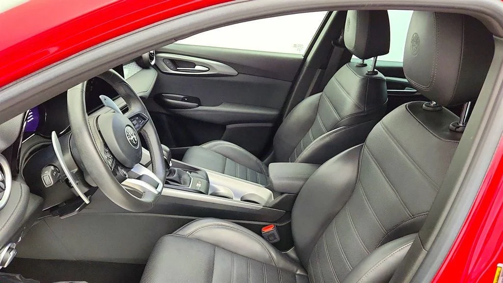Used 2024 Alfa Rosso Alfa Romeo Veloce eAWD w/ Active Assist & Premium Interior Pkg image 11