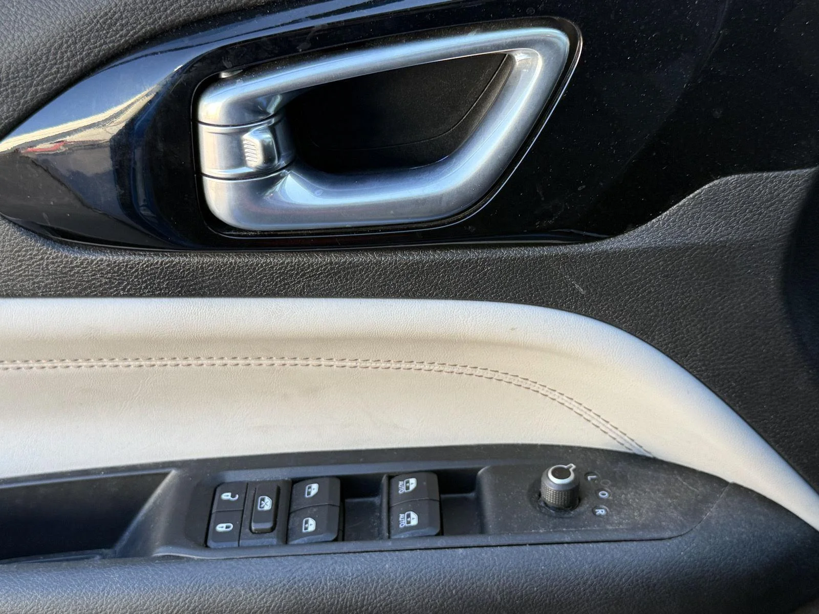 Used 2022 Laser Blue Pearlcoat Jeep Limited image 16