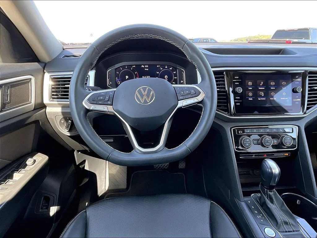 Used 2023 White Volkswagen 2.0T SE w/Technology image 10