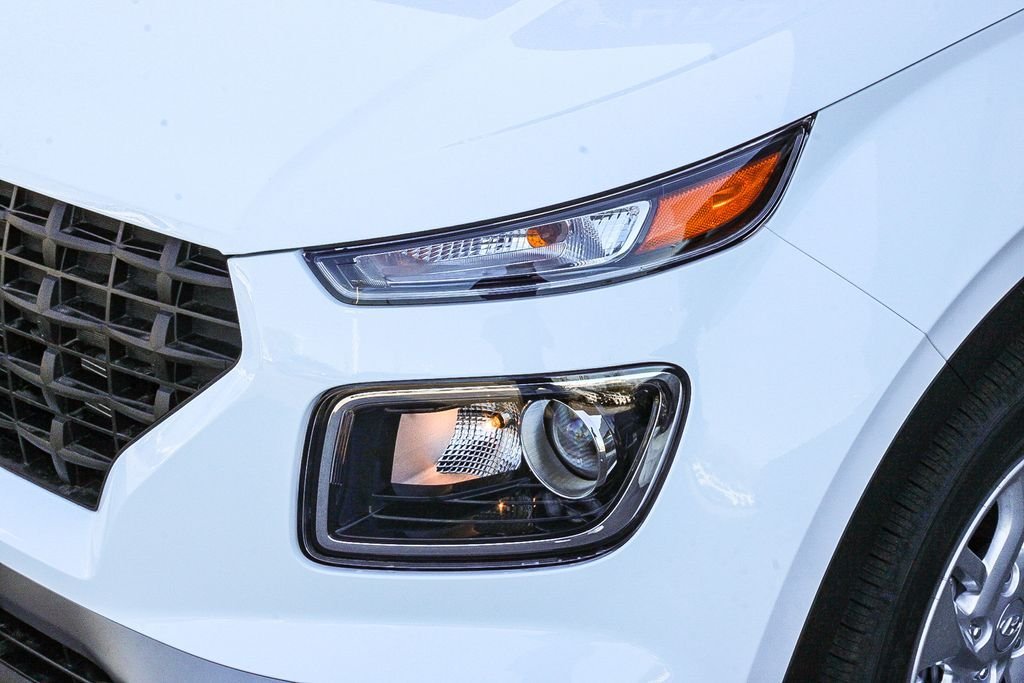 New 2026 White Hyundai SE image 5