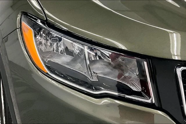 Used 2018 Olive Green Pearlcoat Jeep Sport image 31