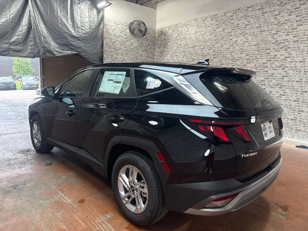 New 2026 Phantom Black Hyundai SE image 5