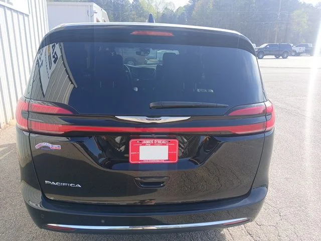 Used 2025 Black Chrysler Select image 4
