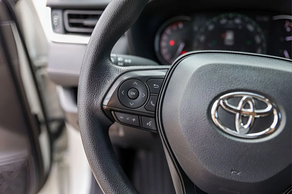 Used 2025 White Toyota XLE image 14