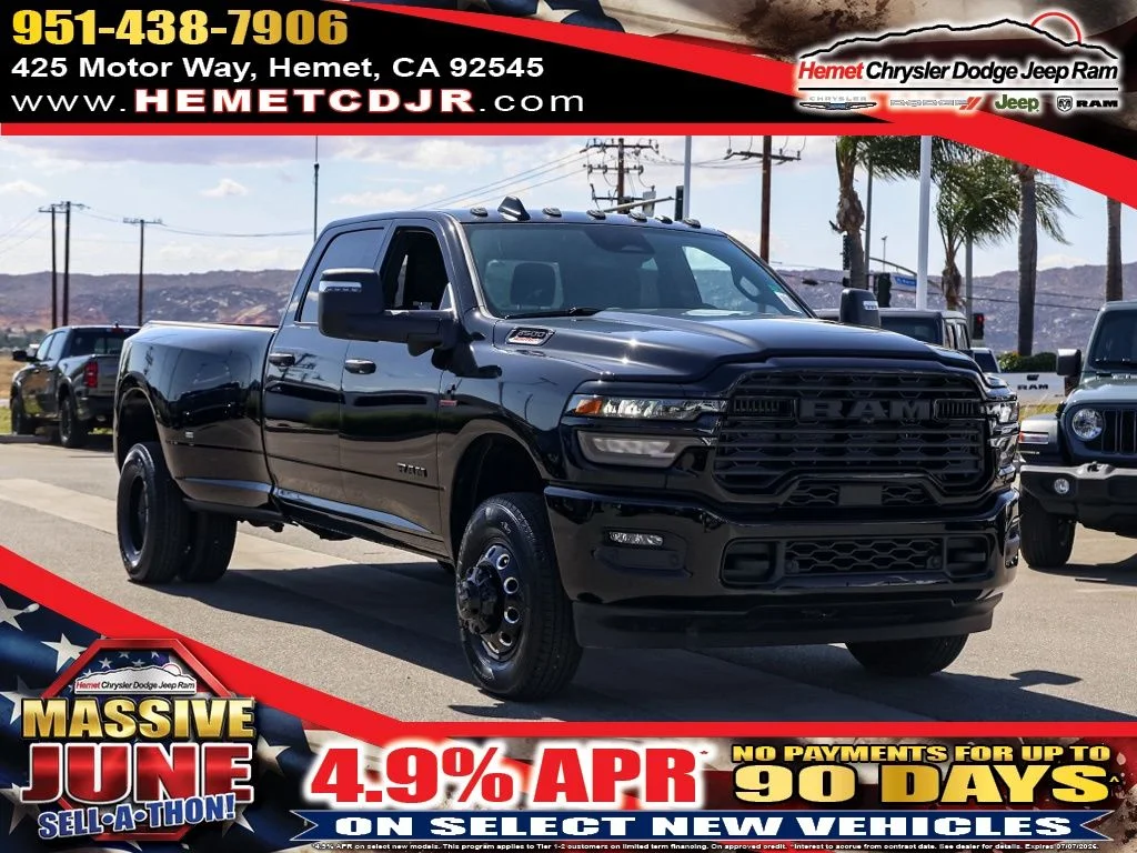 New 2026 Diamond Black Crystal Pearl-Coat Exterior Paint RAM Big Horn Night Edition image 1