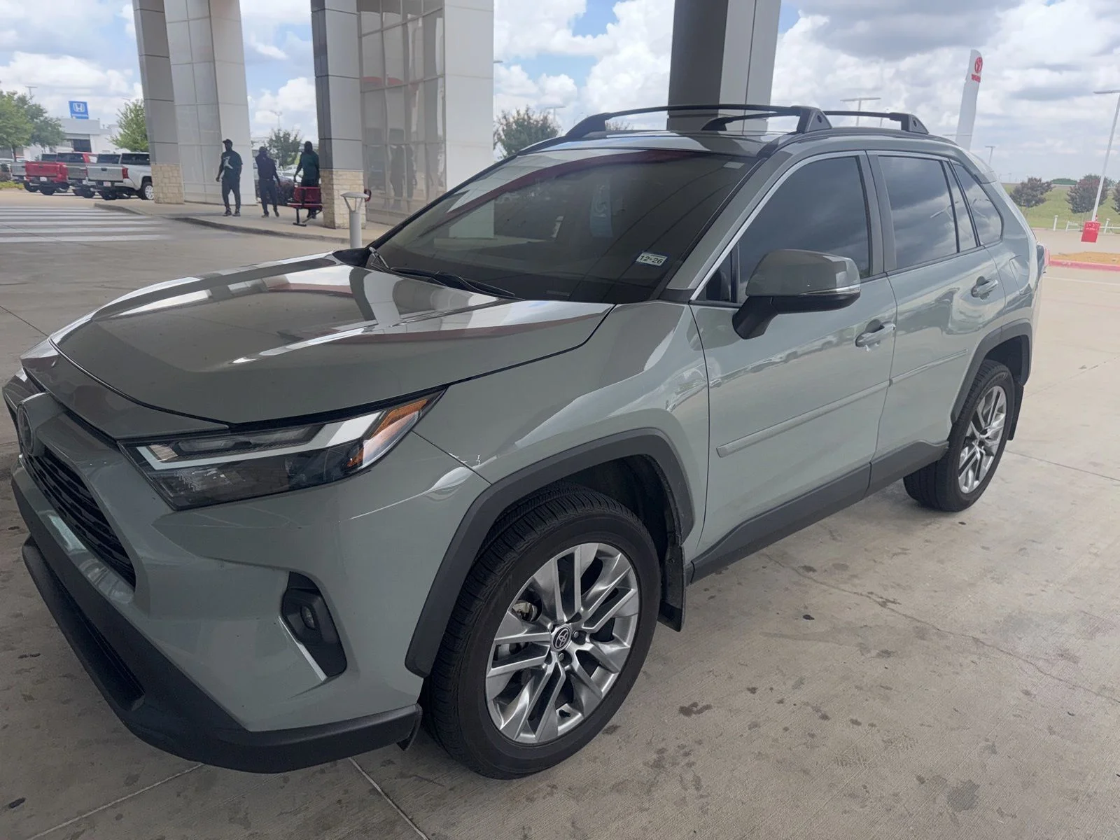 2022 Toyota RAV4 XLE Premium FWD's photo