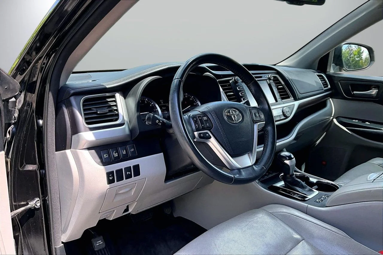Used 2015 Black Toyota Limited image 20