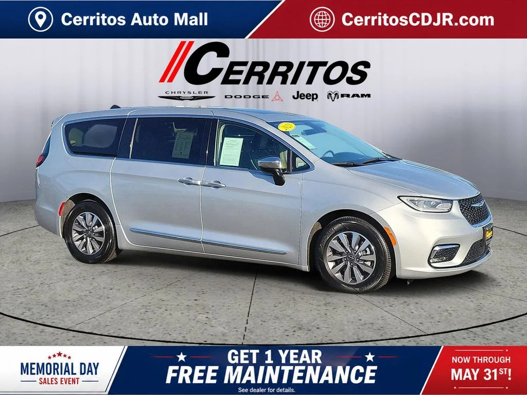 2023 Chrysler Pacifica Hybrid Limited Hybrid's photo