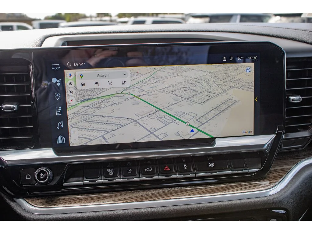 Used 2025 SUMMIT WHITE Chevrolet LT image 39