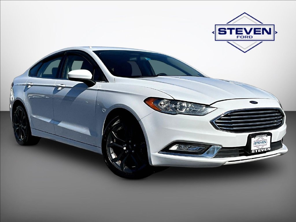 Used 2018 White Ford SE image 1