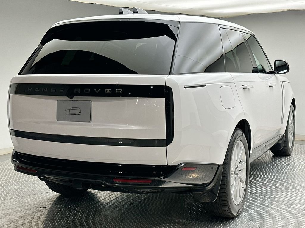 New 2026 Ostuni Pearl White Land Rover SE image 3