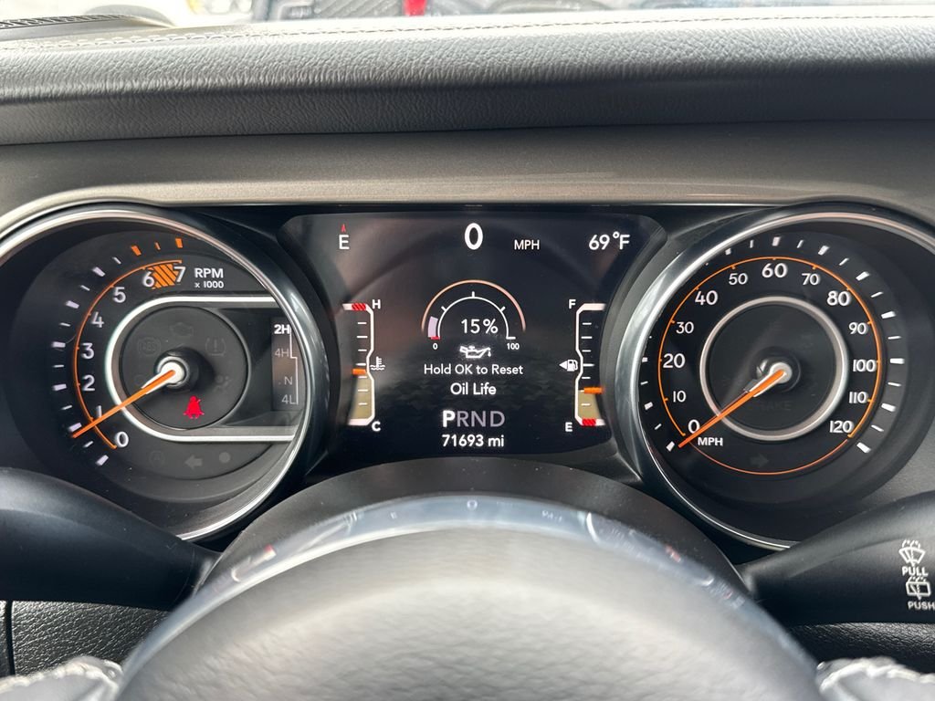 Certified Used 2023 White/off-white Jeep Sahara image 32