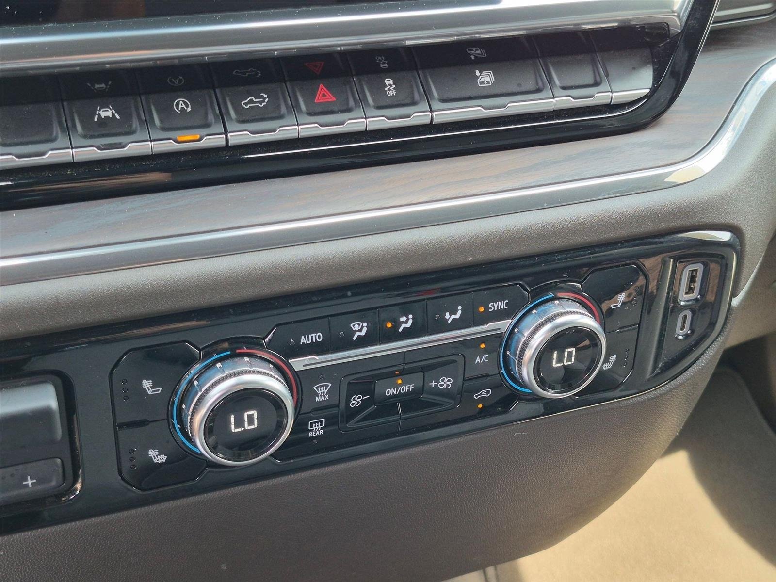Used 2025 Onyx Black GMC SLT image 22