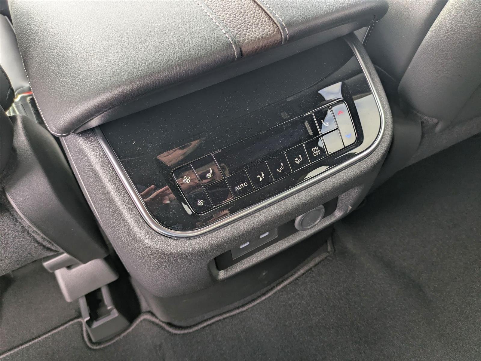 2025 Nissan Armada Platinum Reserve - Photo 29