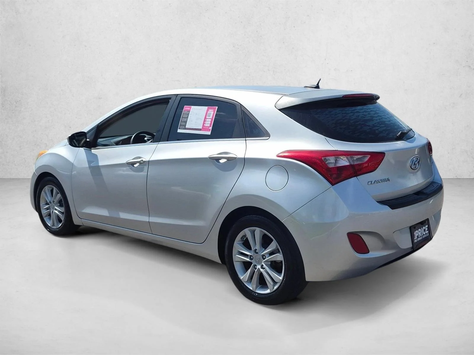 Used 2014 Shimmering Silver Hyundai  image 8