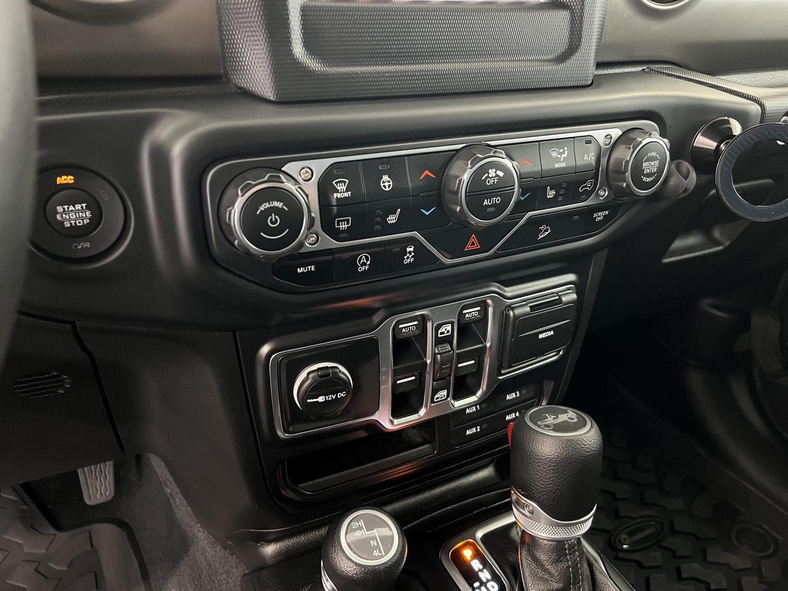 Used 2019 Granite Crystal Metallic Clearcoat Jeep Sport S image 17