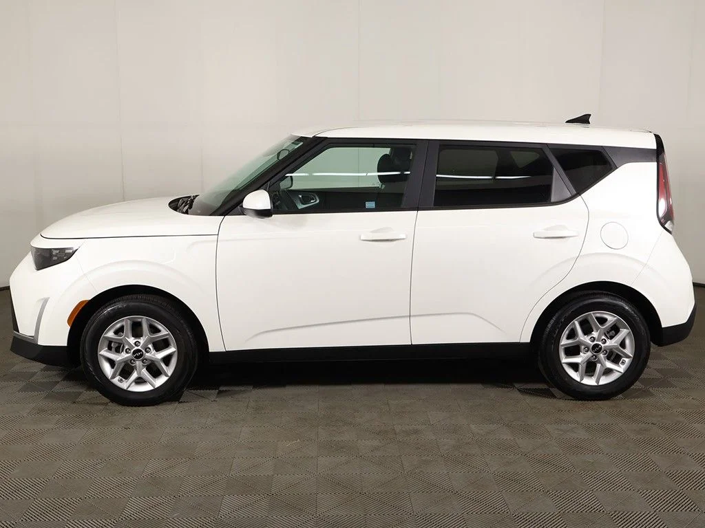 Used 2024 White Kia LX image 16