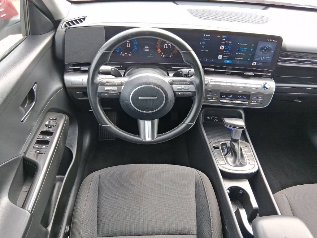 Used 2025  Hyundai SEL image 11