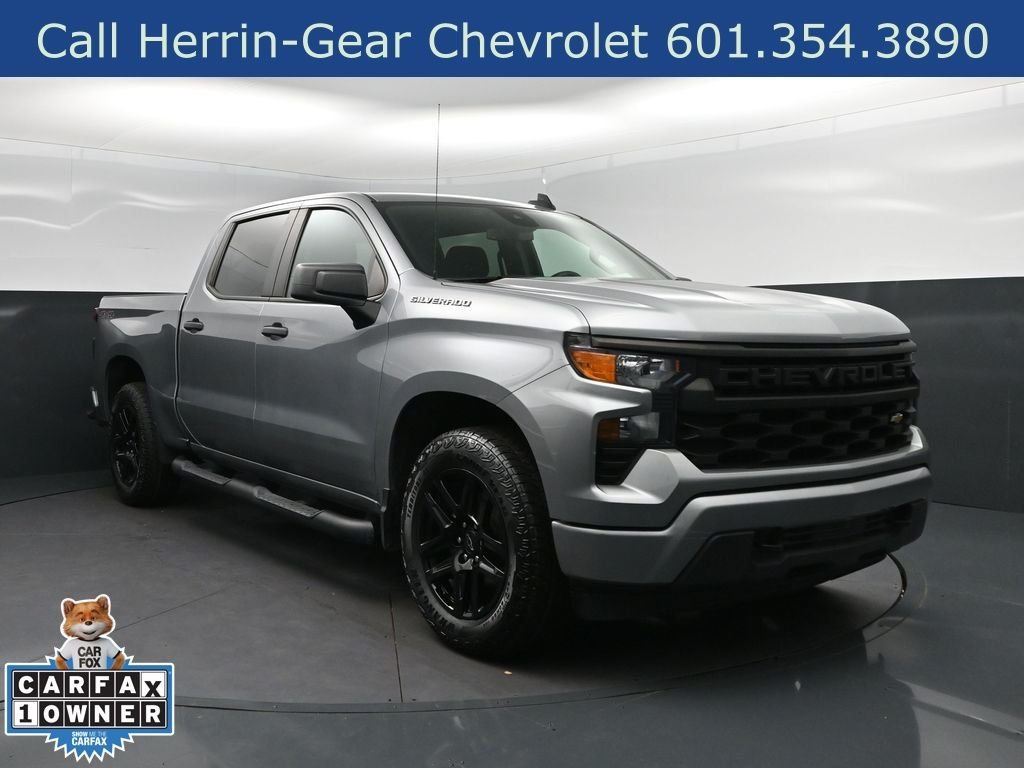 Used 2023 Gray Chevrolet Custom image 9