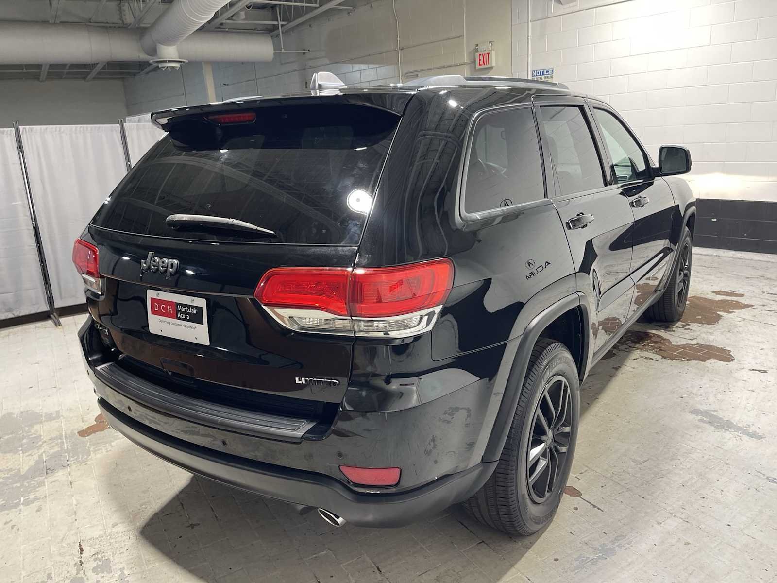 Used 2019 Diamond Black Crystal Pearlcoat Jeep Limited image 26