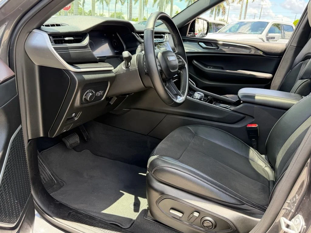 Used 2022 Gray Jeep Altitude image 6