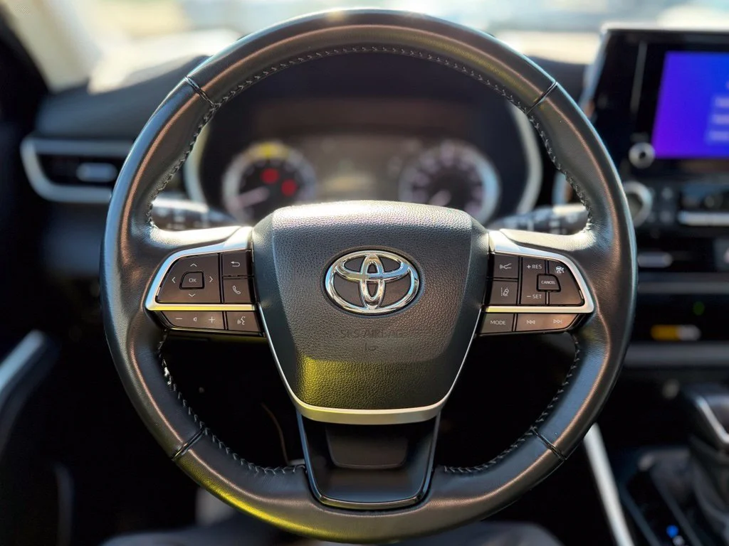 Used 2023 Silver Toyota XLE image 10