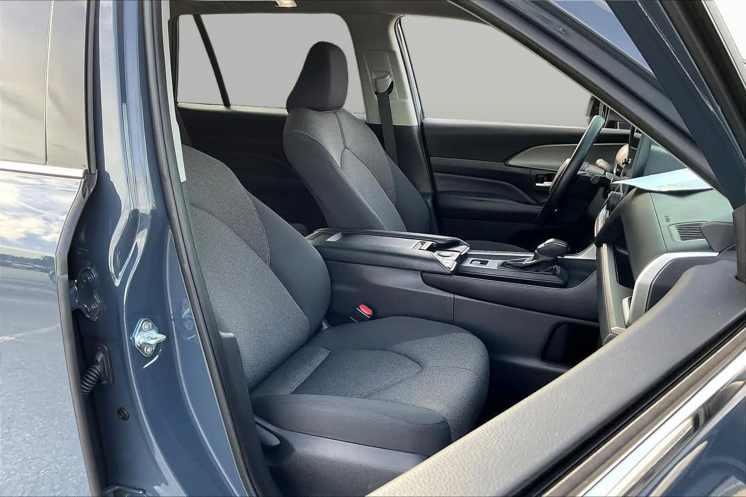 Used 2025 Storm Cloud Toyota Hybrid LE image 9