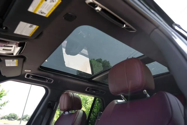 New 2026 Black Land Rover SE image 4