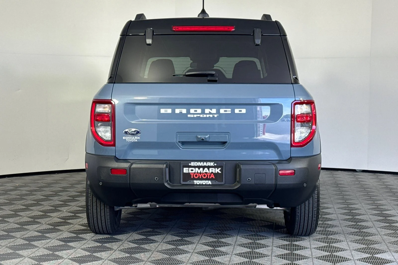 Used 2025 Azure Gray Metallic Ford Outer Banks image 4