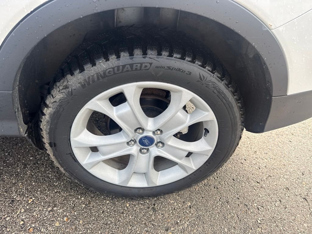 Used 2013 White Platinum Ford SE image 24