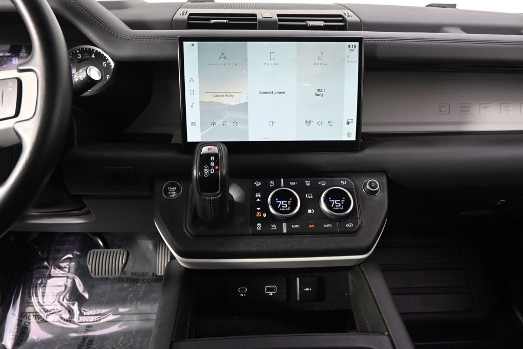 Used 2023  Land Rover X-Dynamic SE image 25