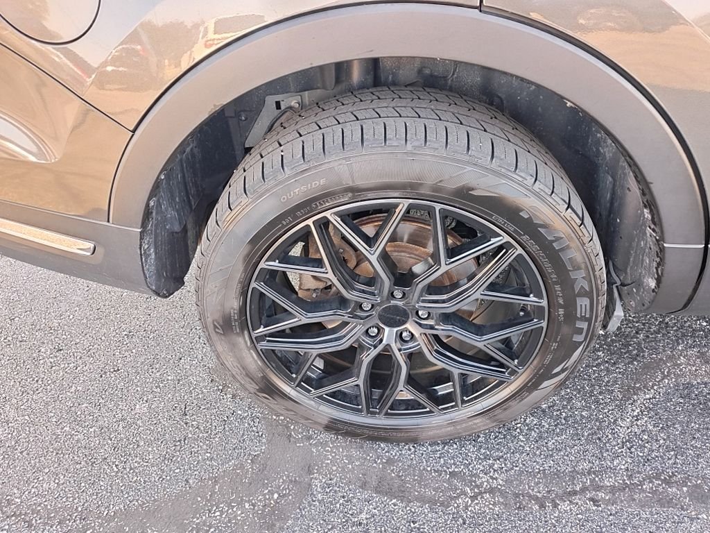 Used 2019 Gray Ford Limited image 7