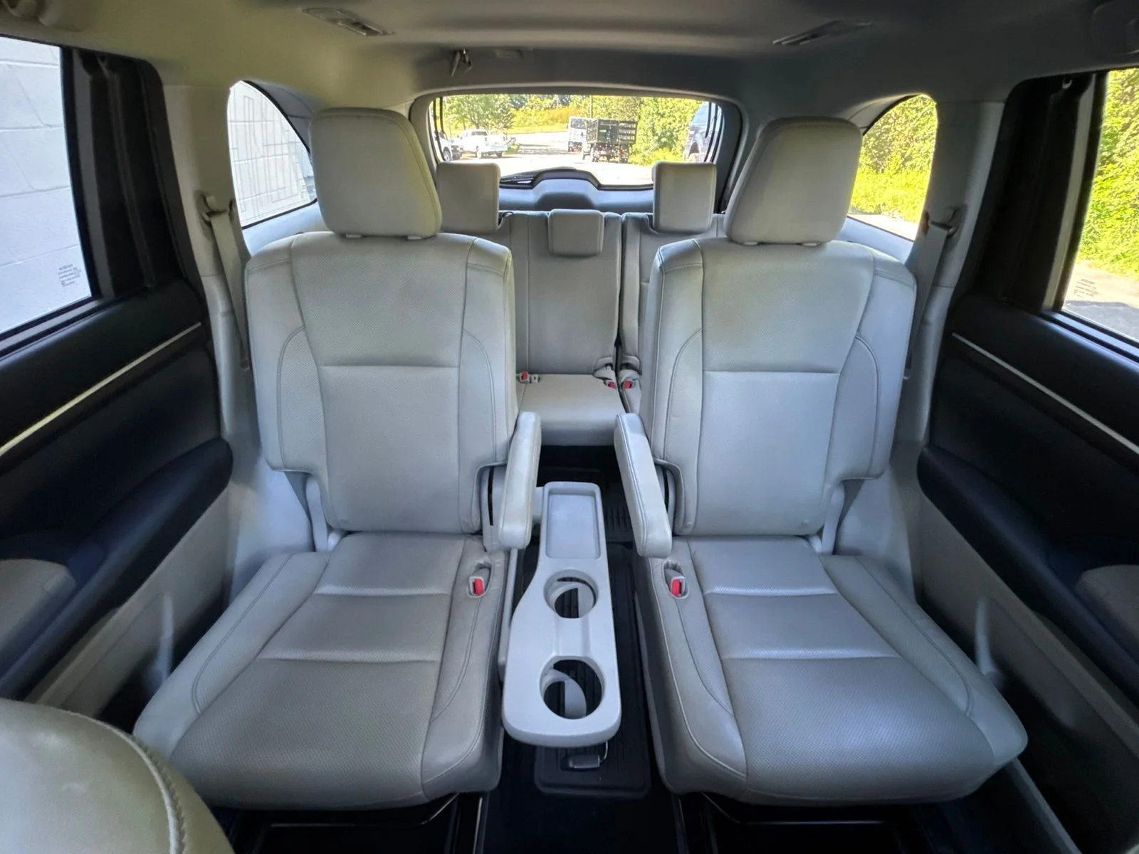Used 2015 Blizzard Pearl Toyota Limited image 32