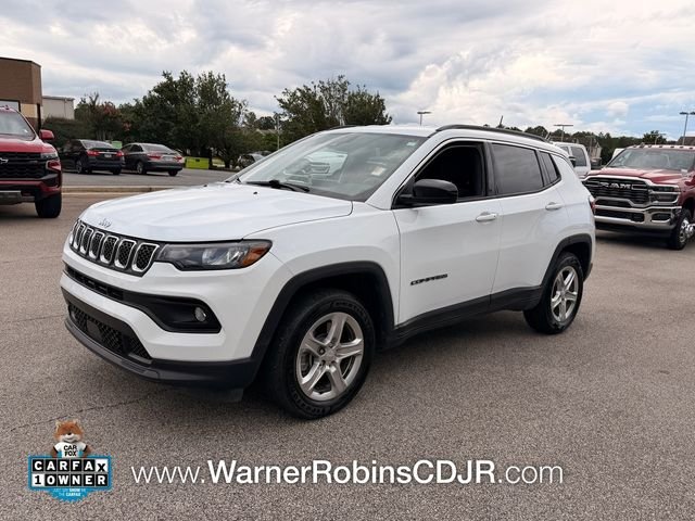 Used 2024 White Jeep Latitude image 3